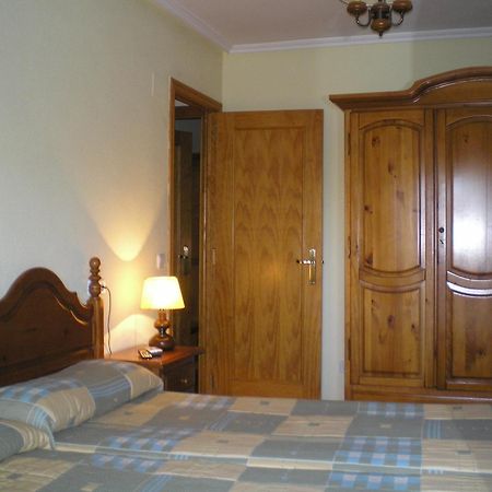 Apartamentos Turisticos Sol Y Nieve Jaca Ngoại thất bức ảnh