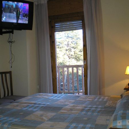 Apartamentos Turisticos Sol Y Nieve Jaca Ngoại thất bức ảnh