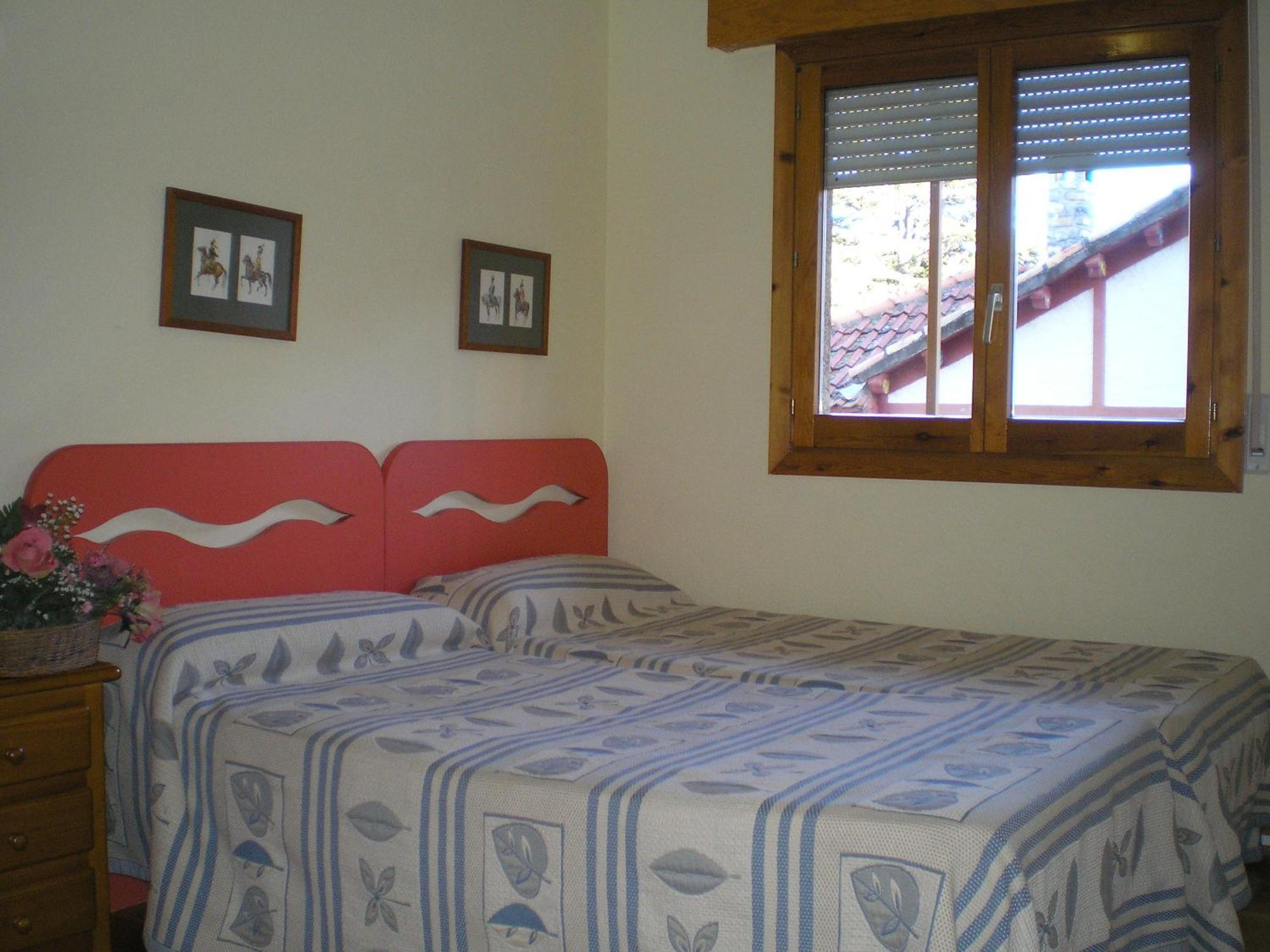 Apartamentos Turisticos Sol Y Nieve Jaca Ngoại thất bức ảnh
