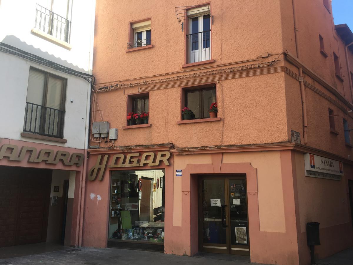 Apartamentos Turisticos Sol Y Nieve Jaca Ngoại thất bức ảnh